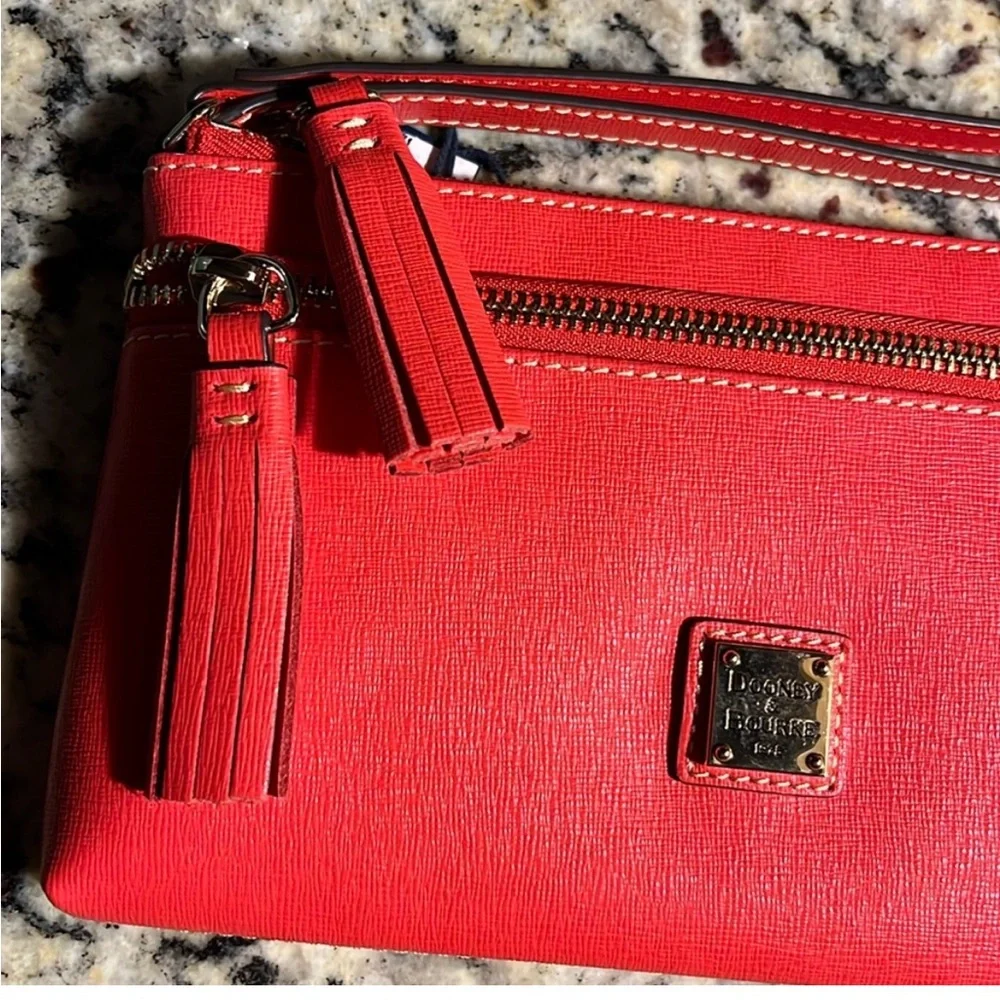 DOONEY&BOURKE 🐝🐝LEATHER WRISTLET - Picture 2 of 13